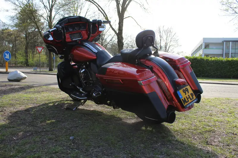 Harley-Davidson Street Glide - foto 6