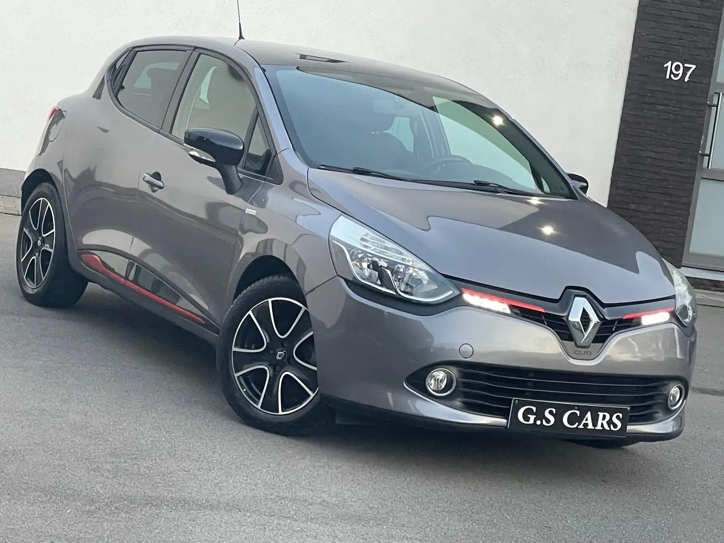 Renault Clio Clio 0.9 TCe Community /clim,gps,toit pano/gar.12M Gris - 2