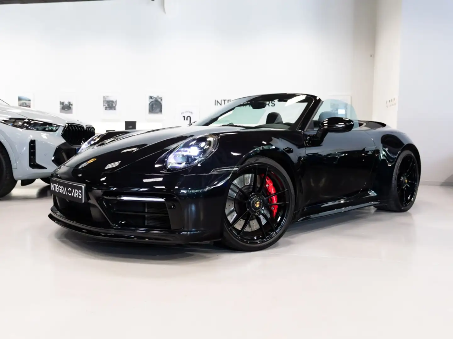 Porsche 992 Carrera 4 GTS Cabriolet PDK Noir - 1
