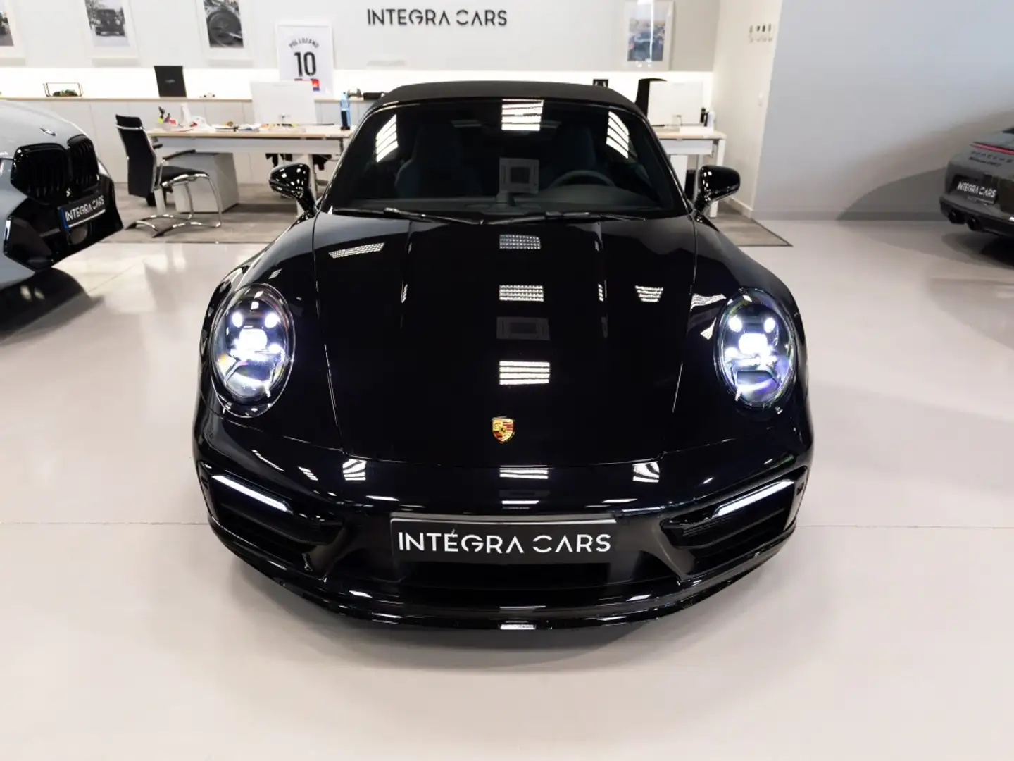 Porsche 992 Carrera 4 GTS Cabriolet PDK Noir - 2