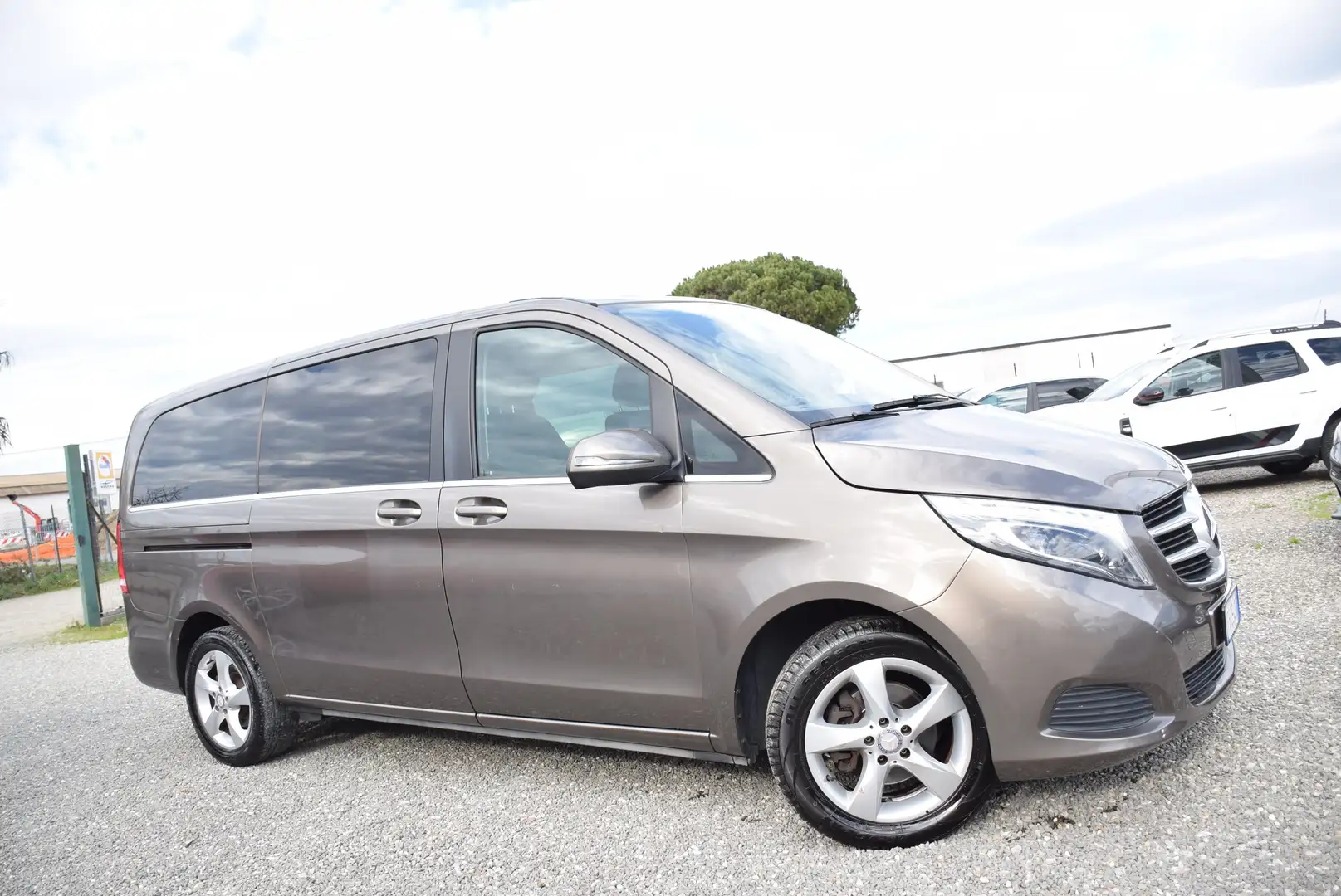 Mercedes-Benz V 220 d 163CV 6M LONG PREMIUM 6POSTI FULL IVA DETRAIBILE Grigio - 1