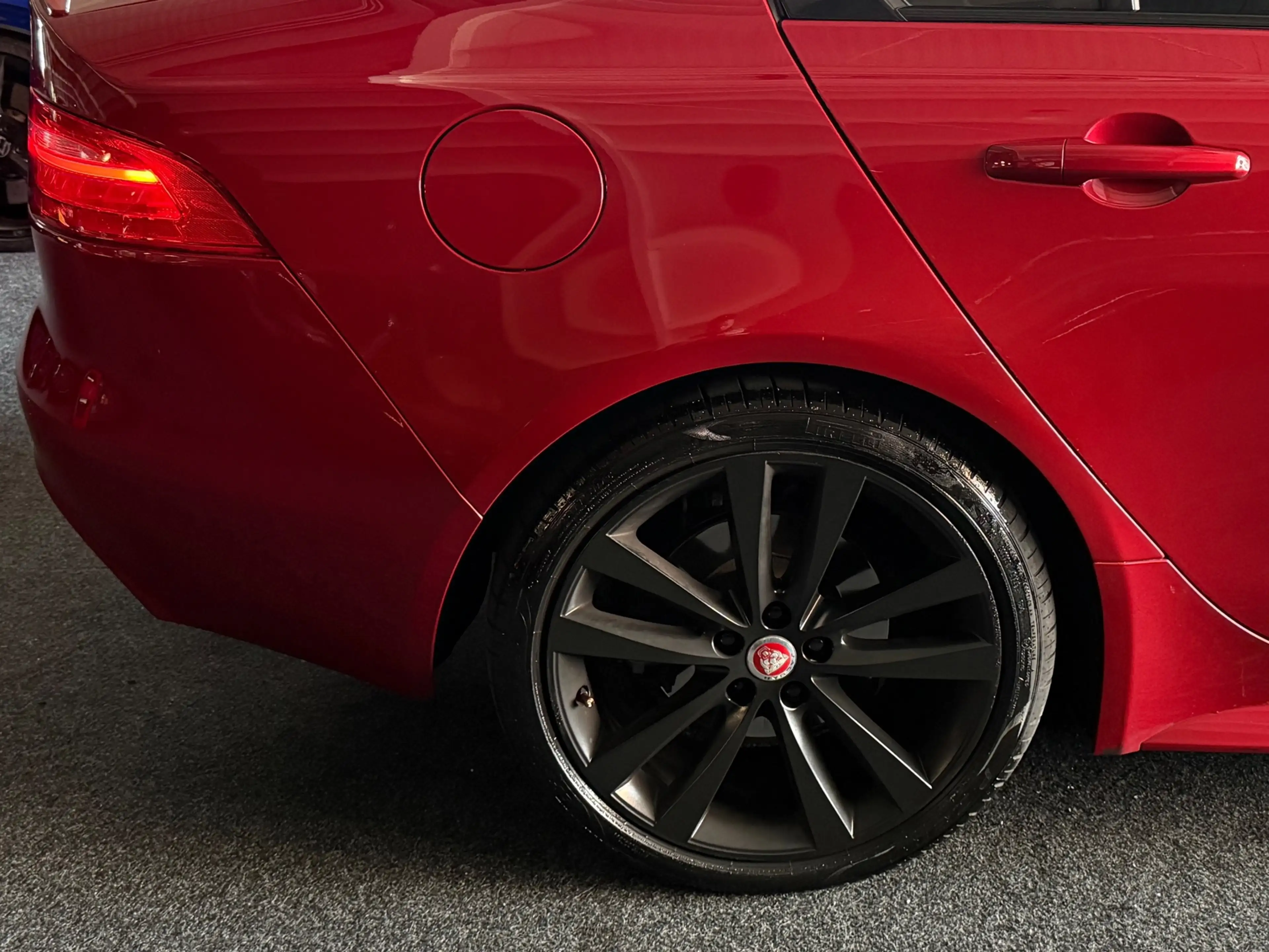 Jaguar XE 2.0 D Portfolio XENON/MERIDIAN/CAMERA/NAVI/LMVELGE — photo 12