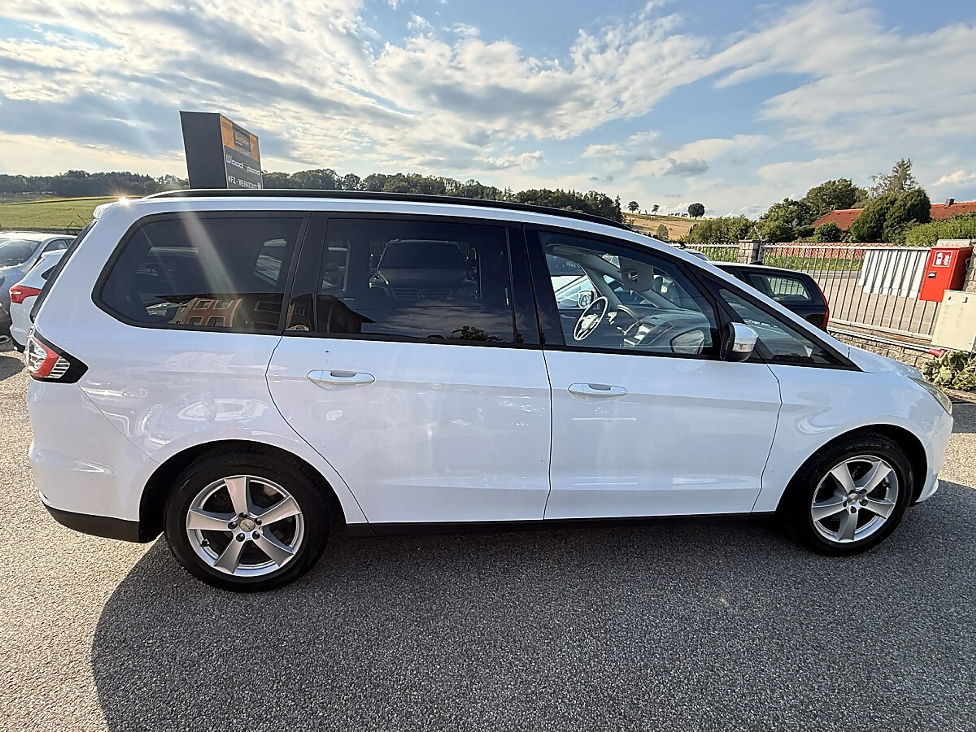 Ford Galaxy 2,0 EcoBlue SCR Business — photo 9