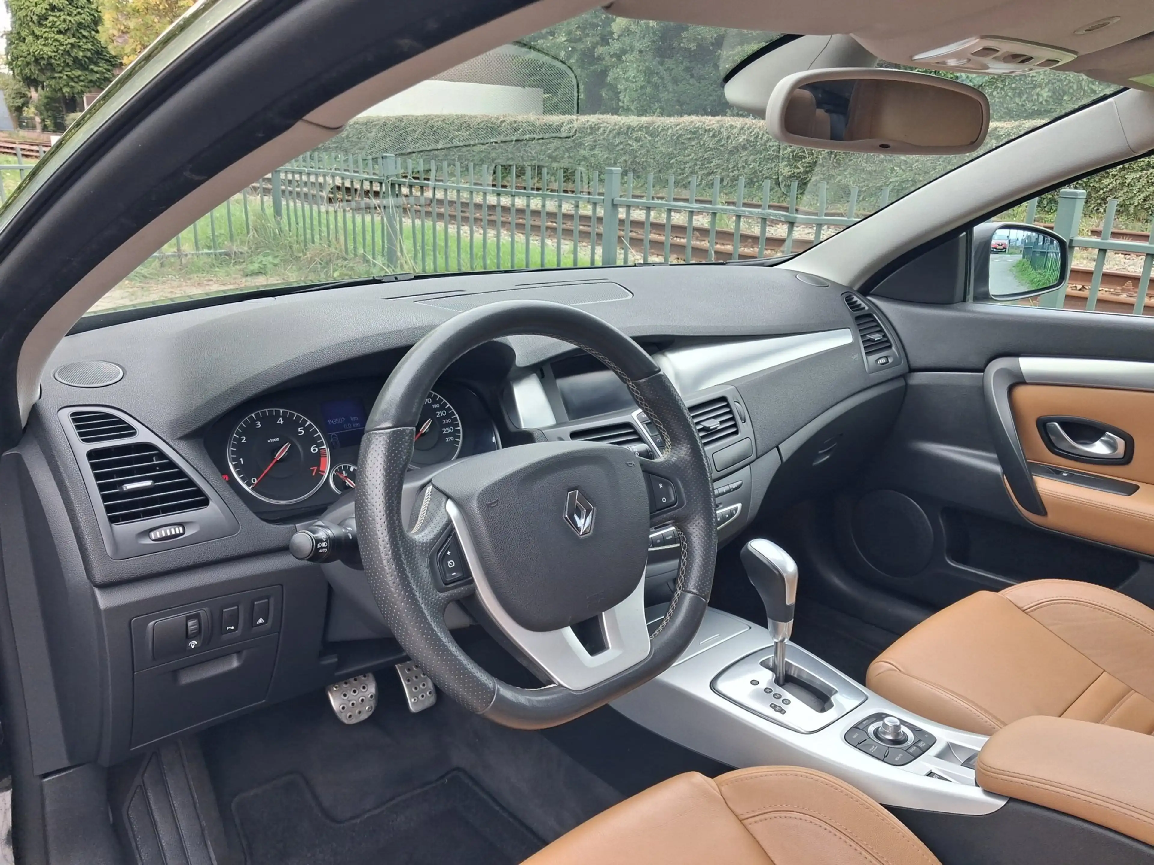 Renault Laguna Coupé 3.5 V6 Initiale AUTOMAAT leder ALLINPRIJS — photo 9