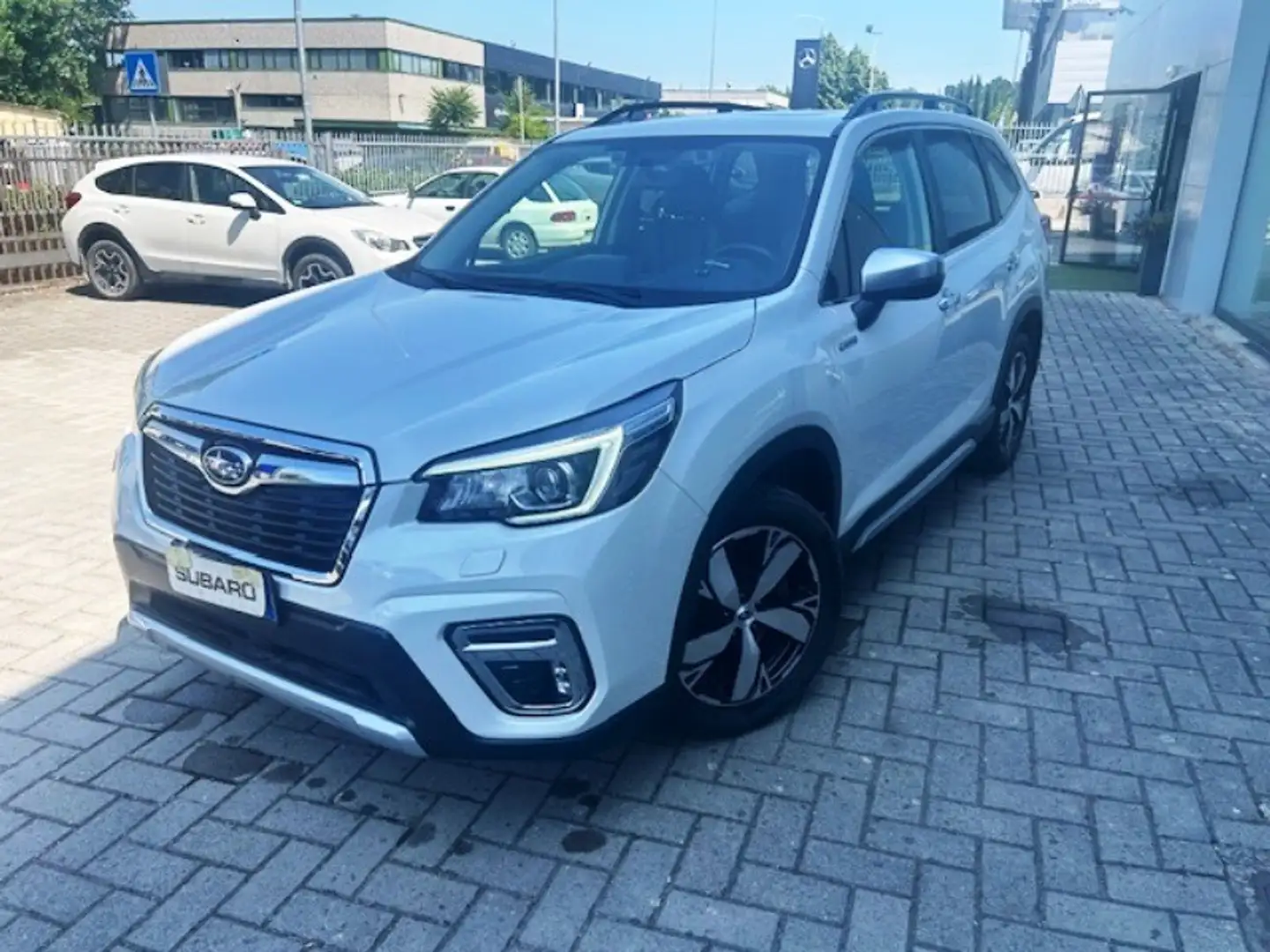 Subaru Forester 2.0 e-Boxer MHEV CVT Lineartronic Premium Weiß - 1