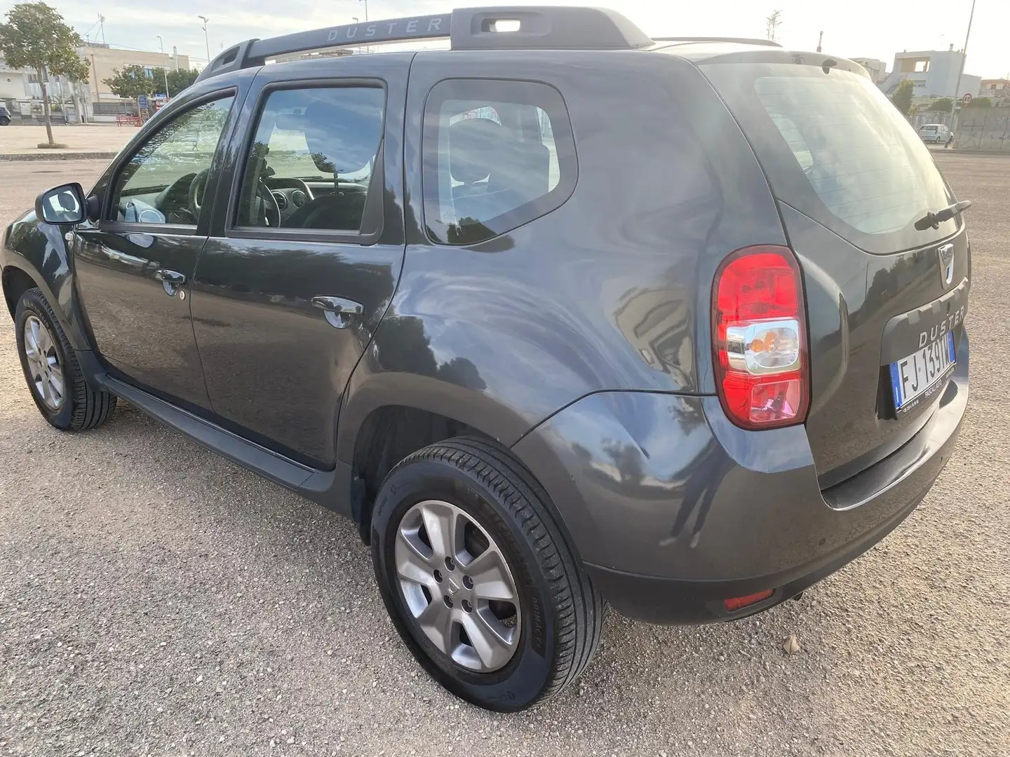 Dacia Duster Duster I 2014 1.5 dci Laureate Family 4x2 s Gris - 2