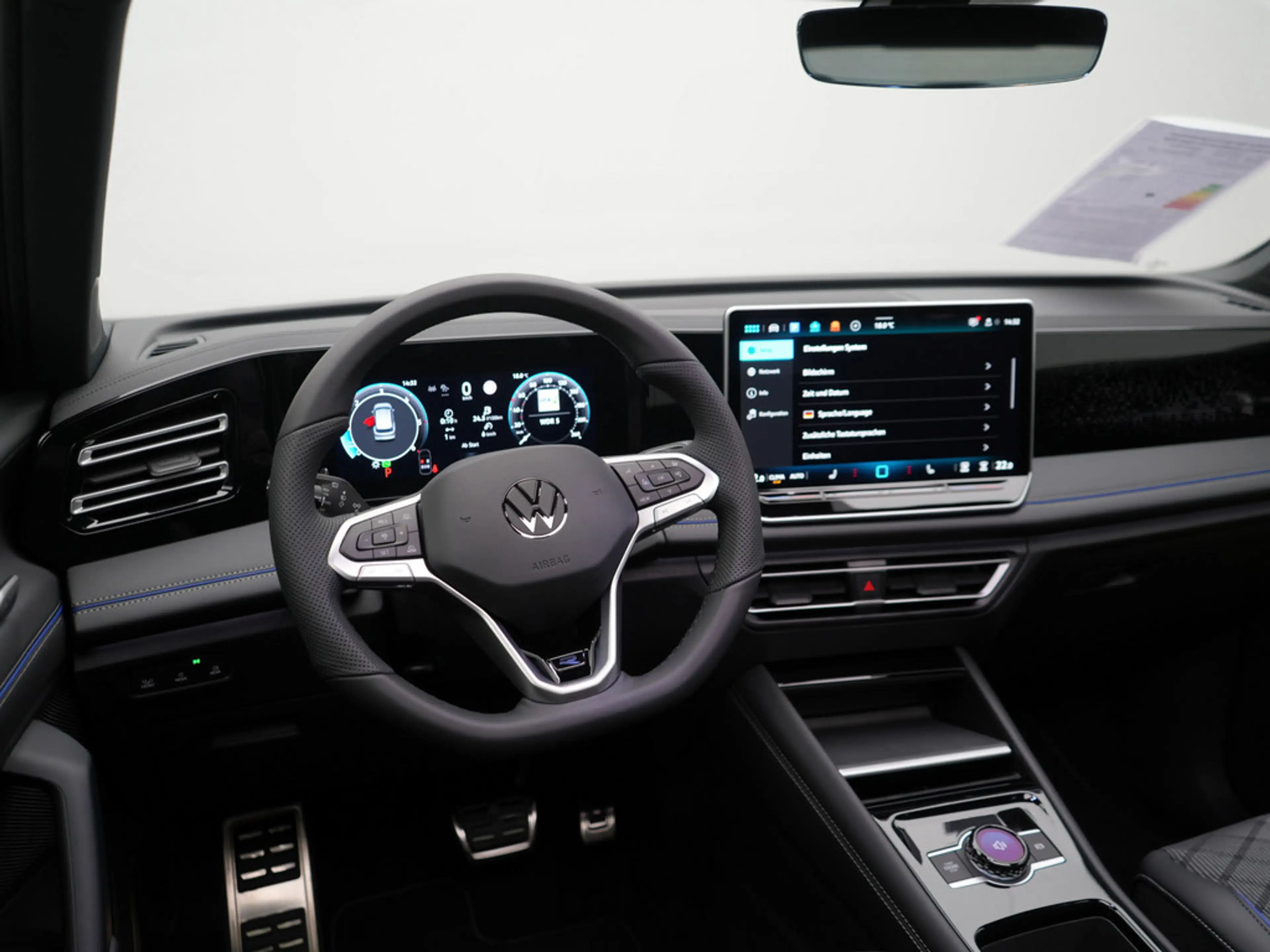 Volkswagen Tiguan R-Line DSG KEYLESS PANO KAM ACC AHK — photo 7