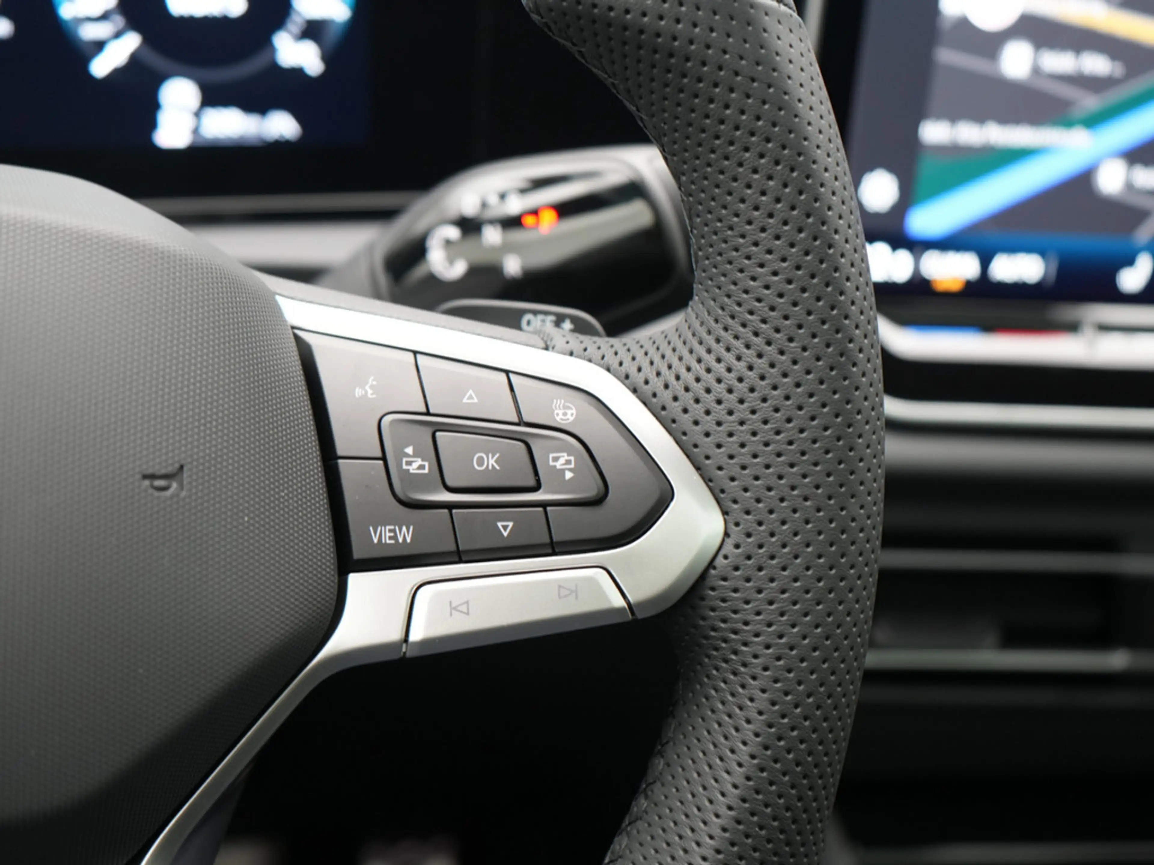 Volkswagen Tiguan R-Line DSG KEYLESS PANO KAM ACC AHK — photo 14
