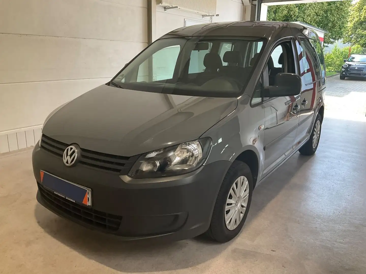 Volkswagen Caddy Kombi JAKO-O 1.6 BiFuel Klima,AHK,1.Hand Grau - 2