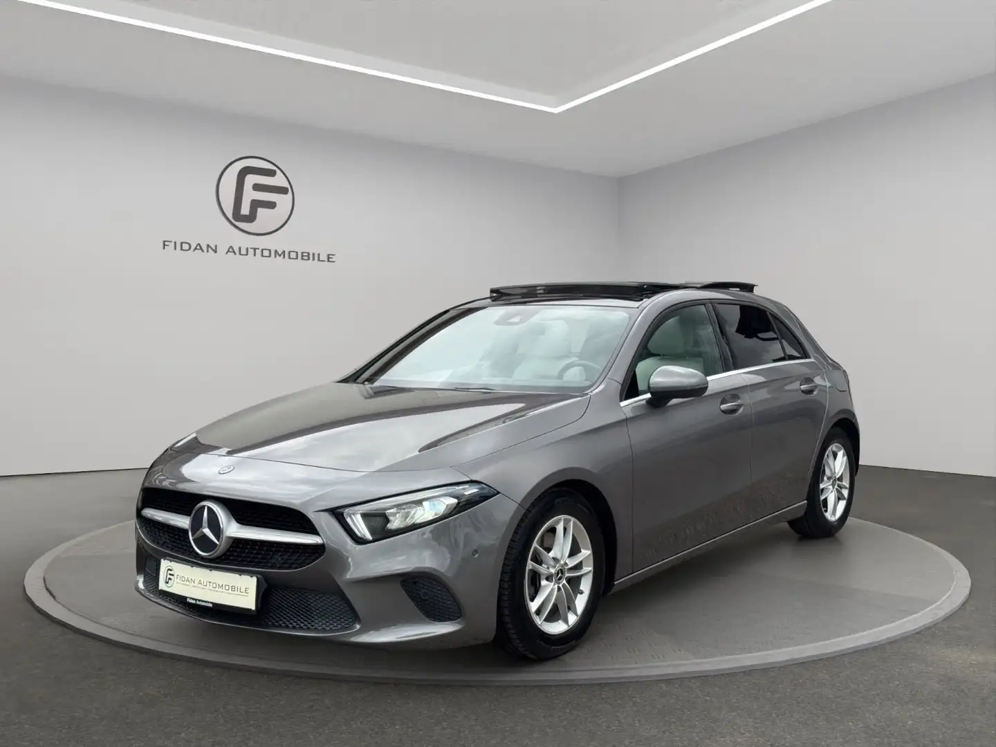 Mercedes-Benz A 200 d Pano*LED*Kamera*App*Navi Grau - 1