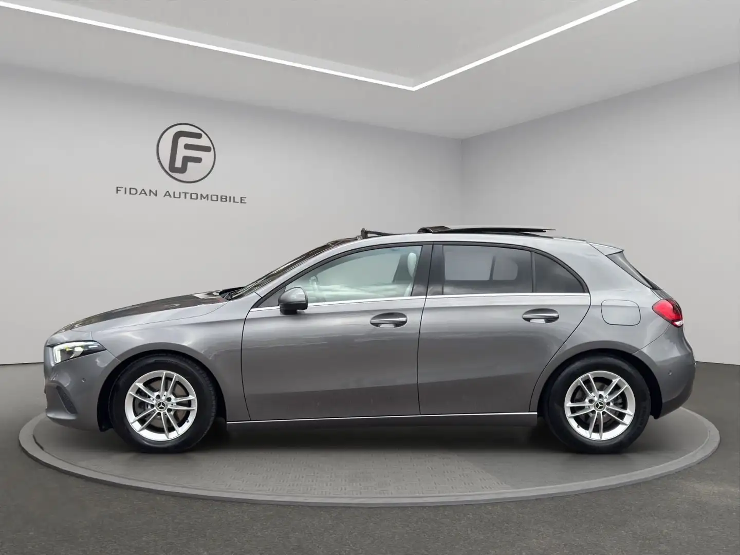Mercedes-Benz A 200 d Pano*LED*Kamera*App*Navi Grau - 2