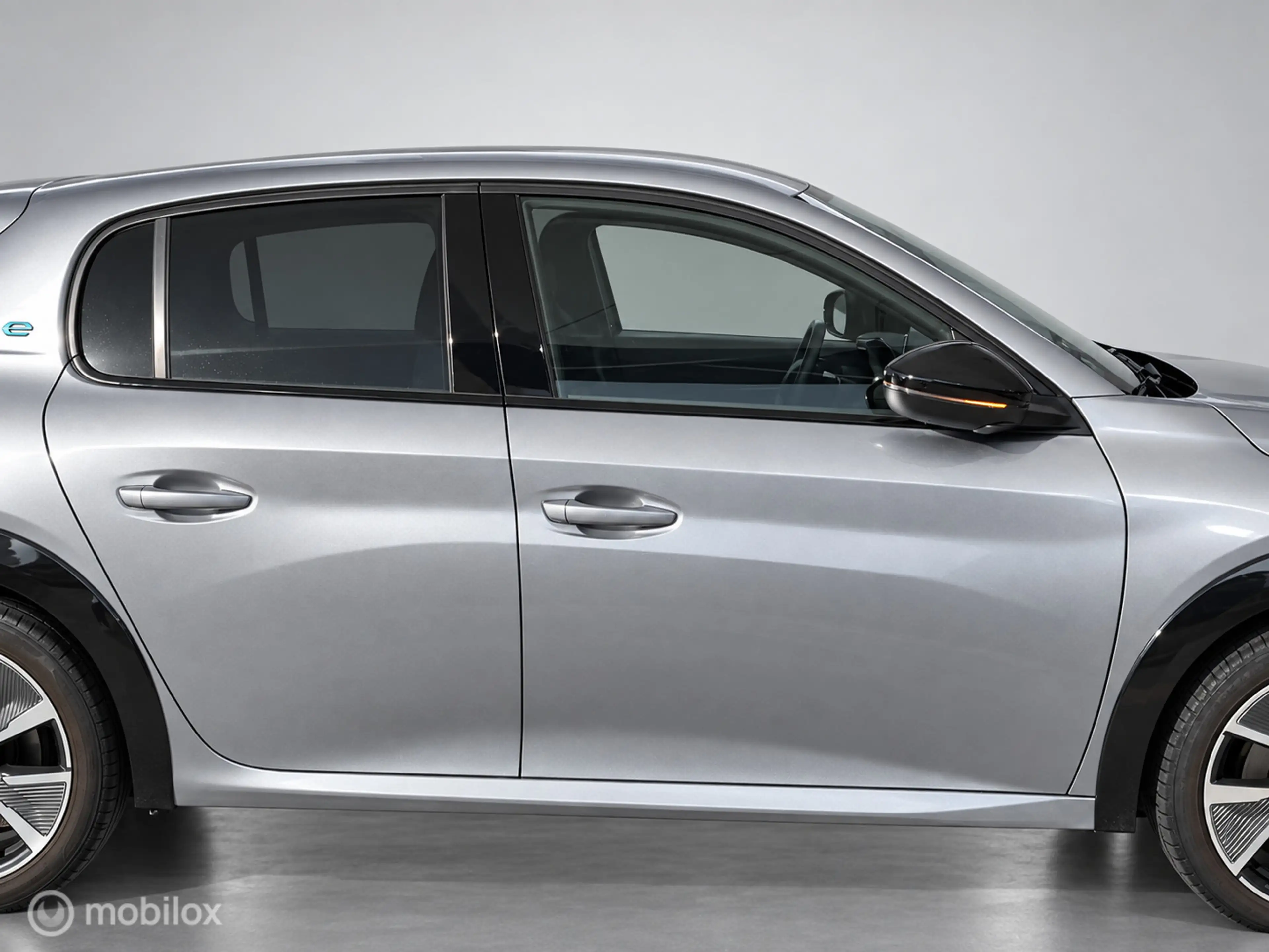 Peugeot e-208 EV GT 350 50 kWh KEYLESS | CARPLAY | LED — photo 11
