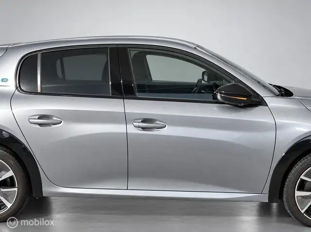Peugeot E-208 view 11