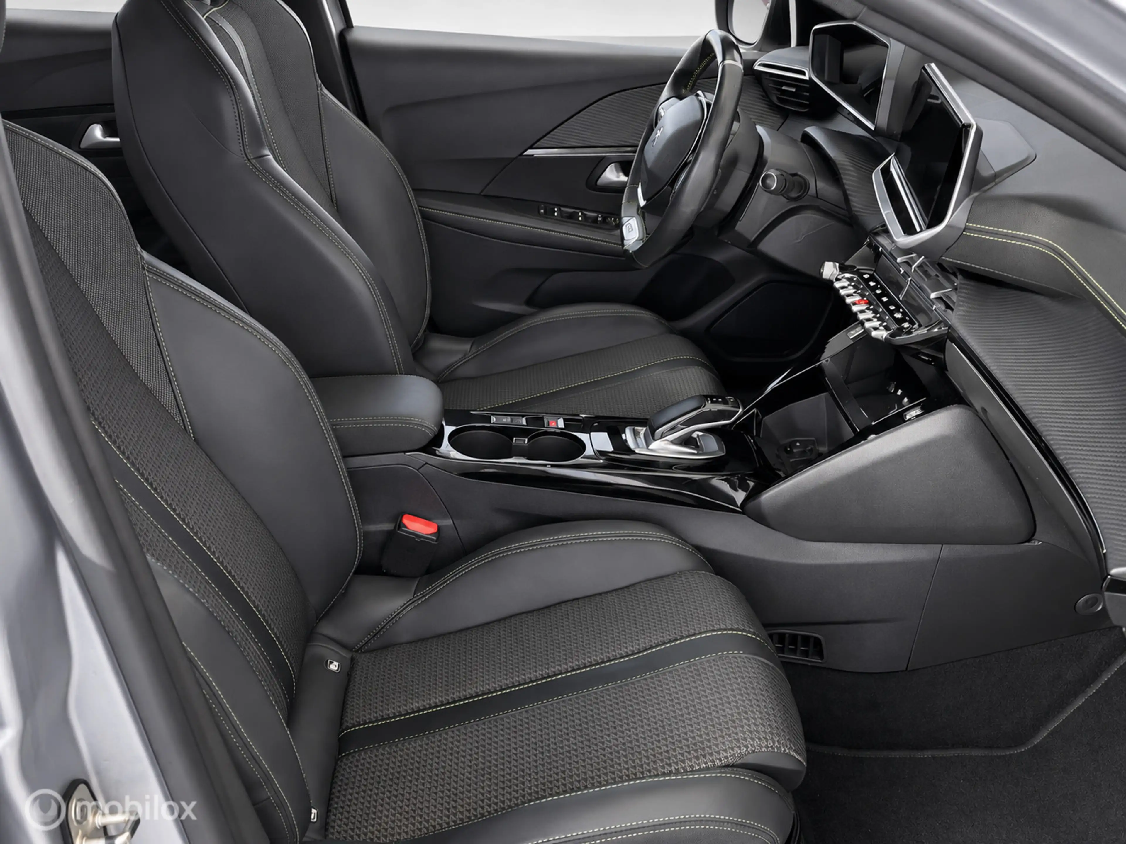 Peugeot e-208 EV GT 350 50 kWh KEYLESS | CARPLAY | LED — photo 13