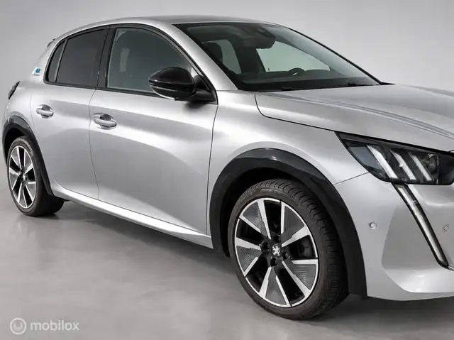 Peugeot E-208 view 5