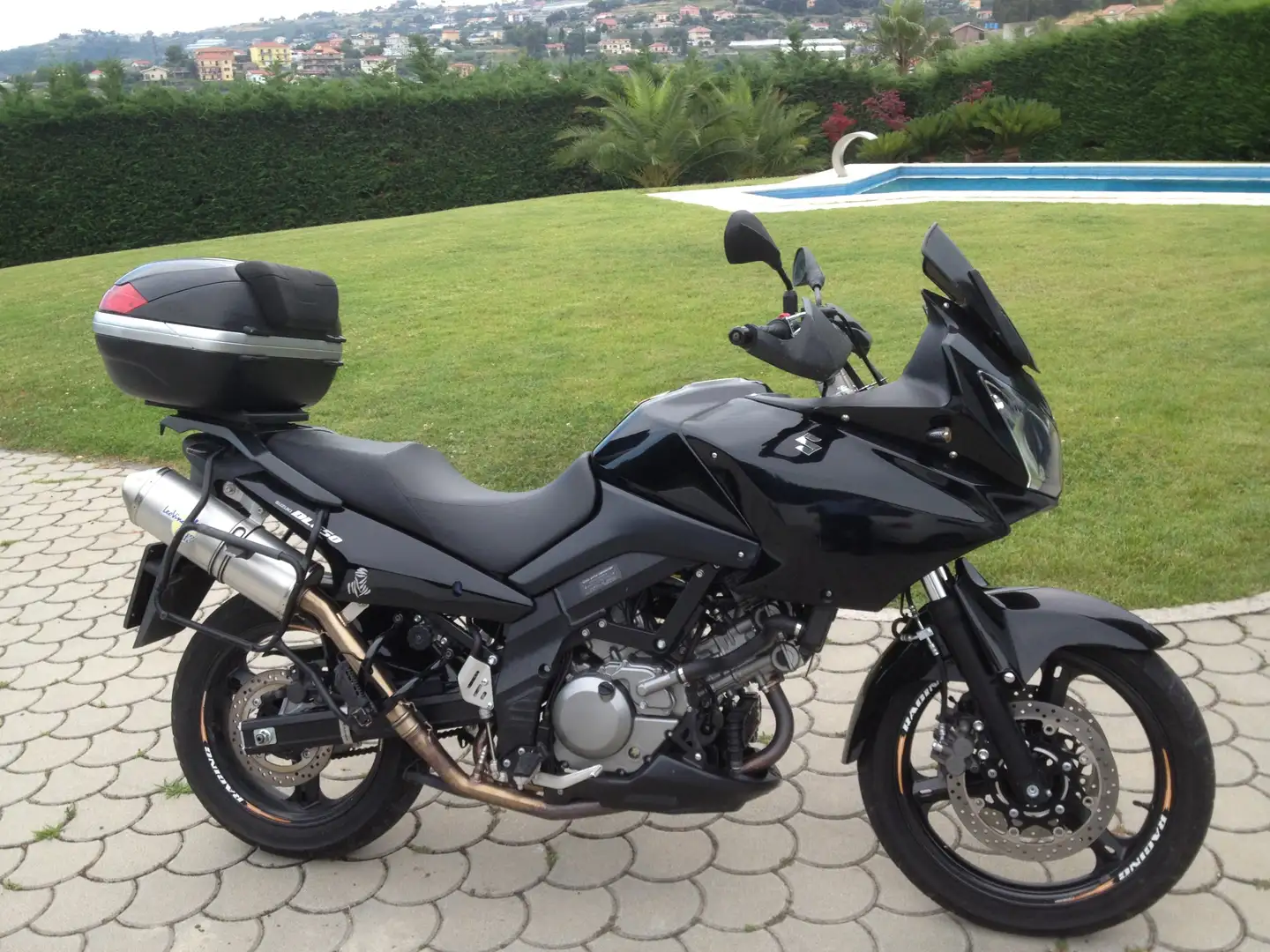 Suzuki V-Strom 650 Nero - 1