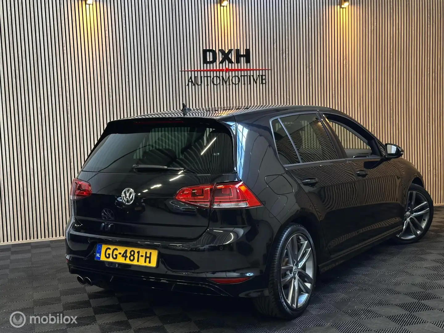 Volkswagen Golf 1.4 TSI ACT DSG R-Line 1eEIG LEDER NAV CAMER Zwart - 2