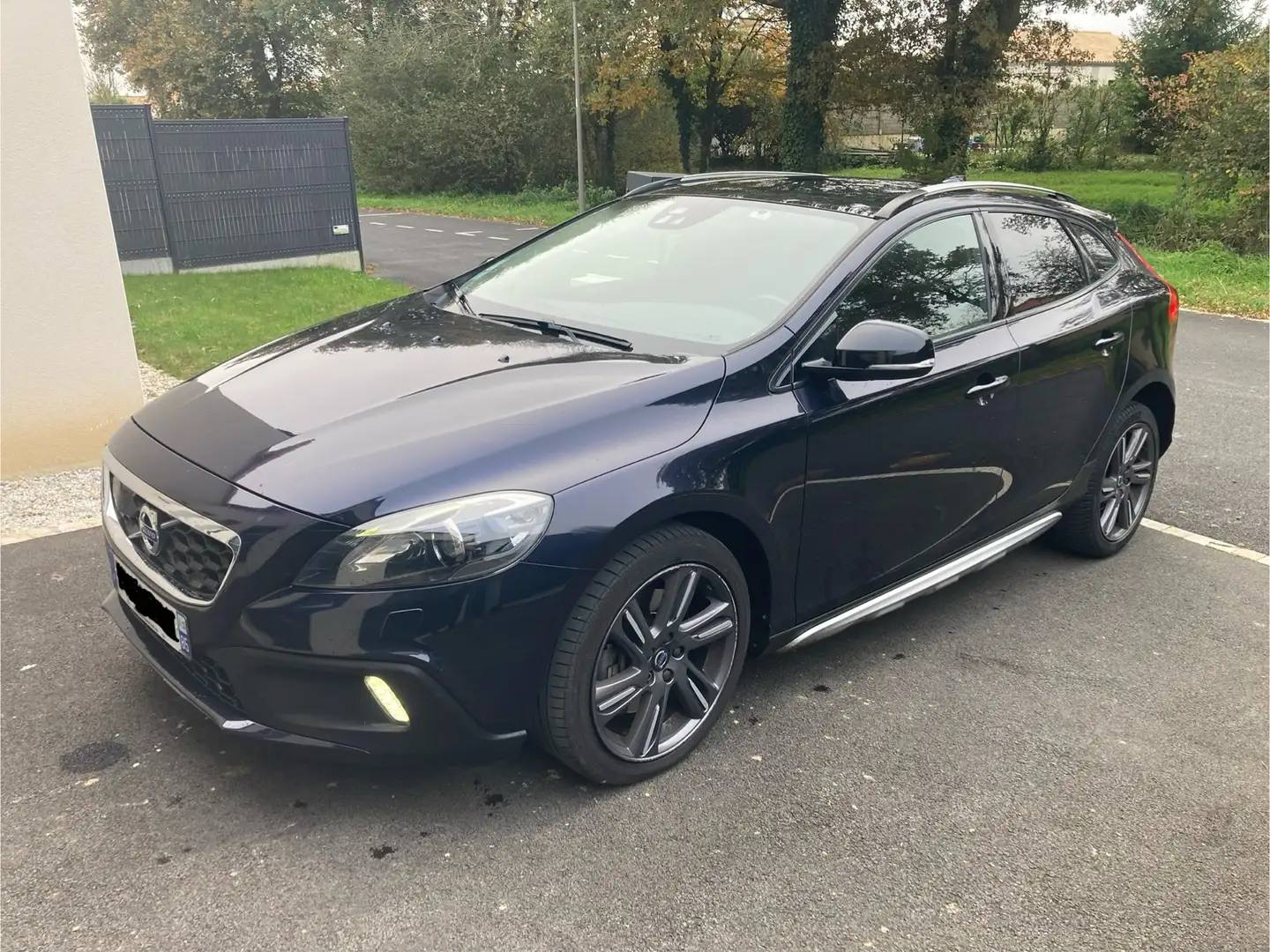 Volvo V40 Cross Country D4 190 Summum Geartronic A Bleu - 1