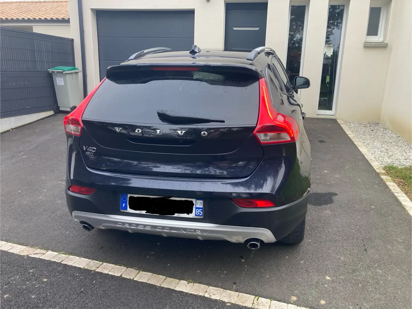 Volvo V40 Cross Country D4 190 Summum Geartronic A Bleu - 2