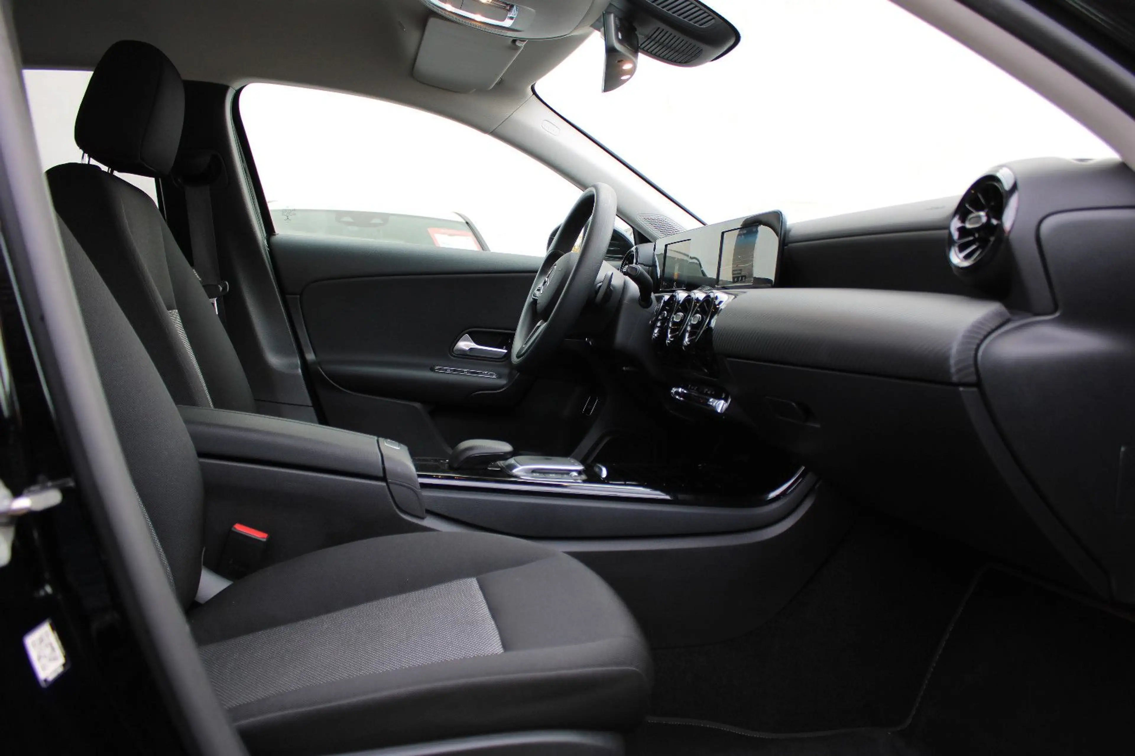 Mercedes-Benz A 200 d DCT 4Matic Limousine/Navi/Kamera/Sitzhzg — photo 11