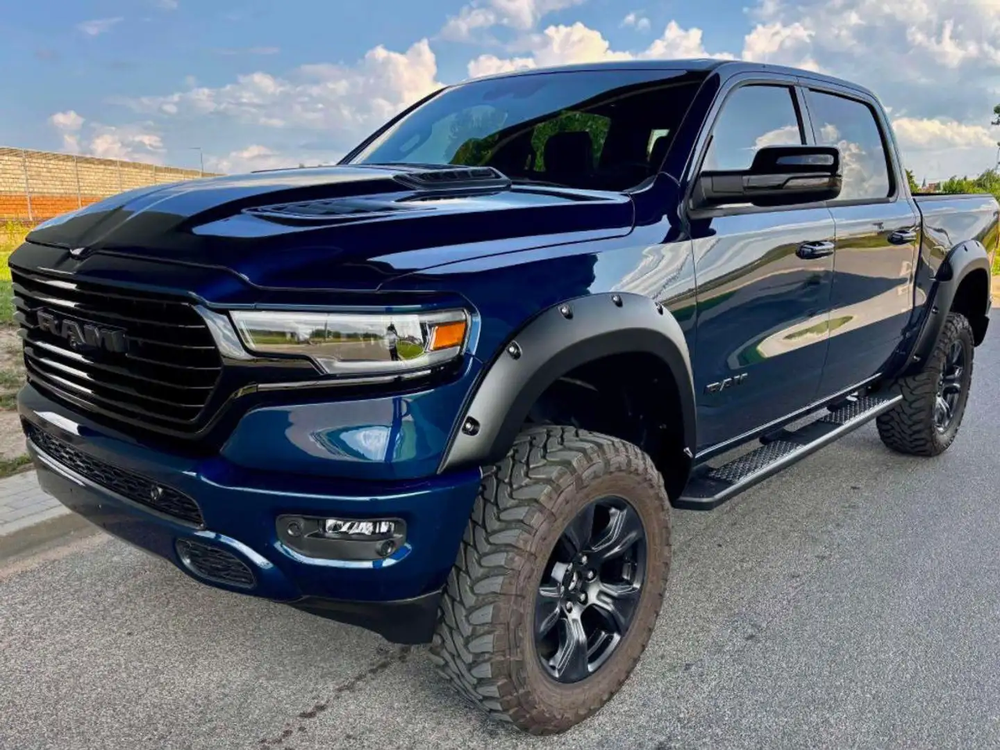 Dodge RAM NETTO LARAMIE LIMITED FRONT 5.7 4x4 V8 CREWCAB Albastru - 1