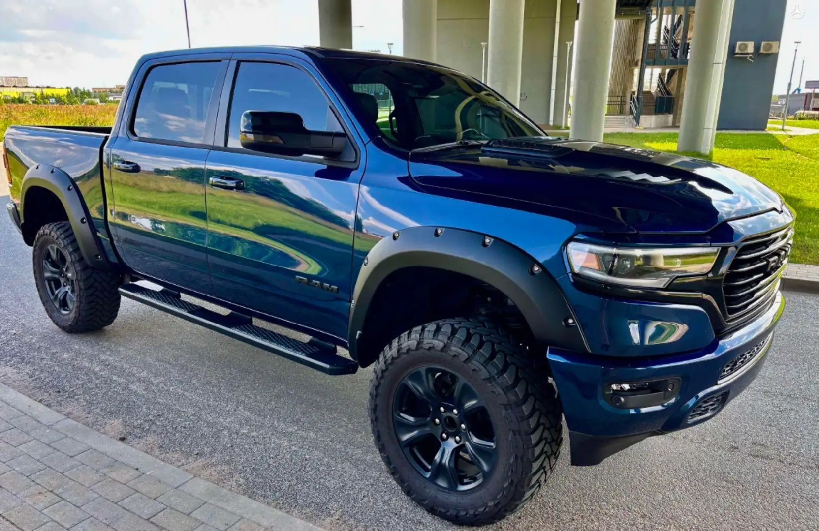 Dodge RAM NETTO LARAMIE LIMITED FRONT    5.7  4x4 V8 CREWCAB Albastru - 2