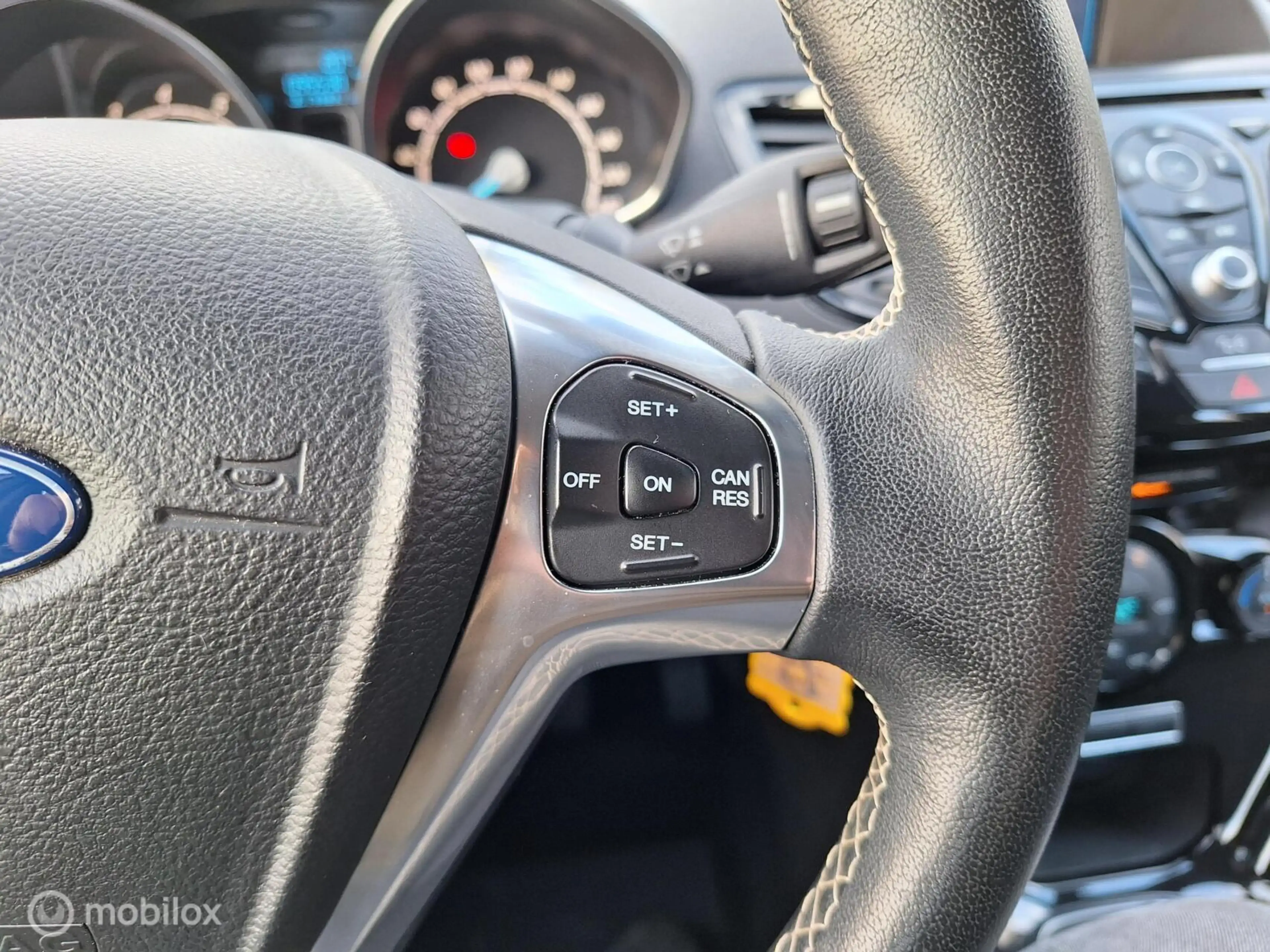 Ford Fiesta 1.0 ECOBOOST TITANIUM — photo 23