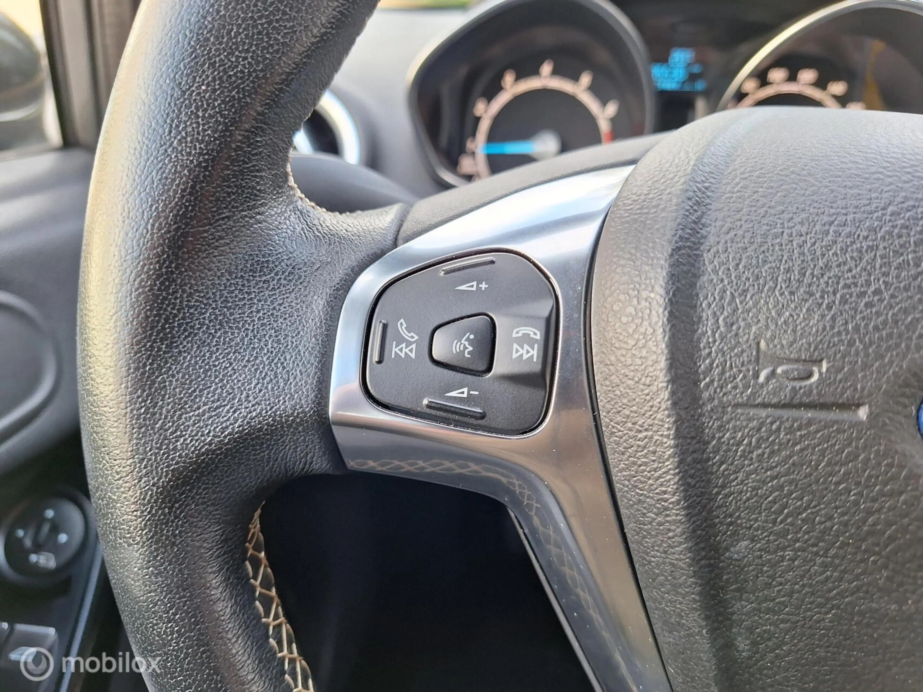 Ford Fiesta 1.0 ECOBOOST TITANIUM — photo 22