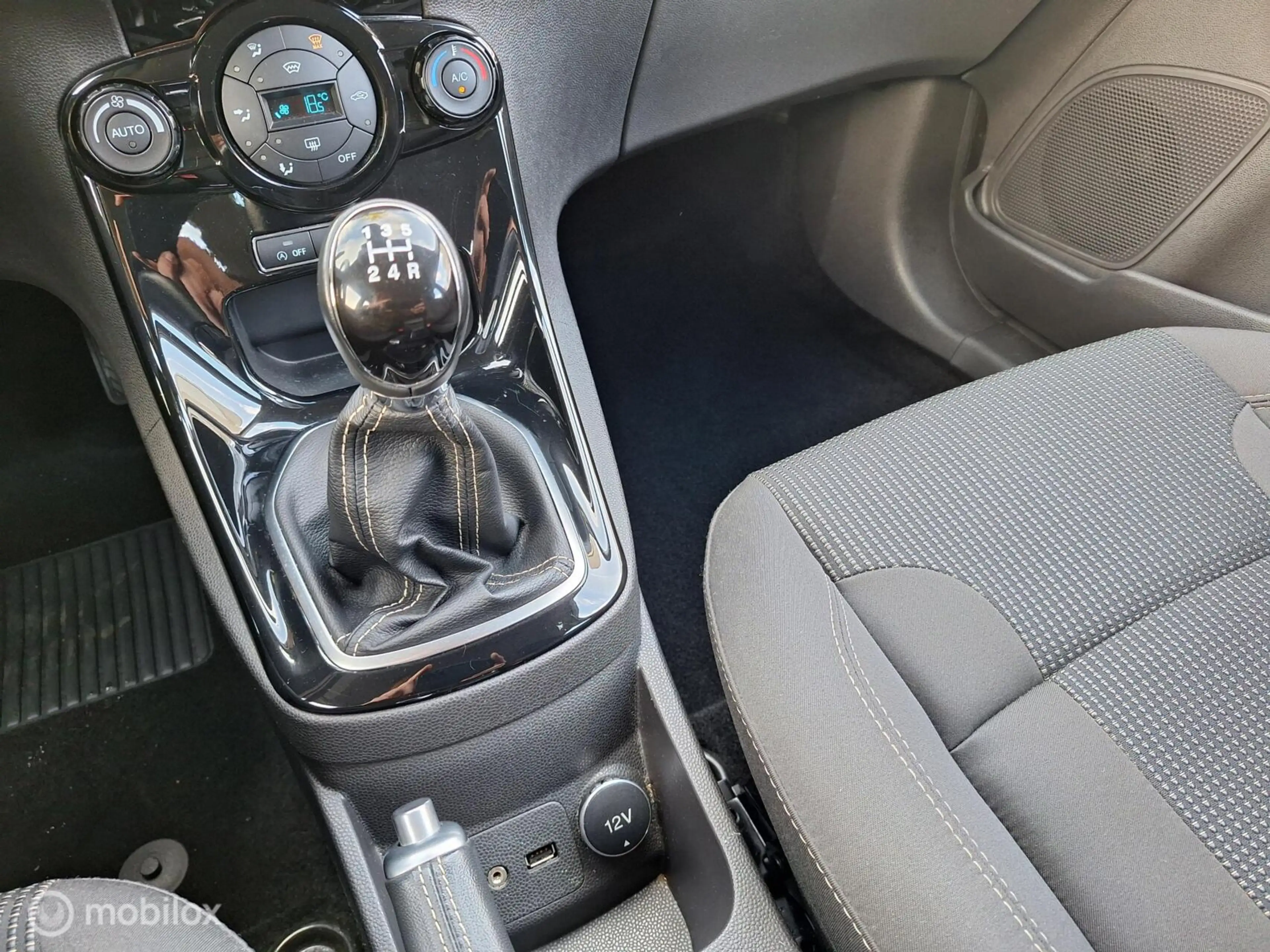 Ford Fiesta 1.0 ECOBOOST TITANIUM — photo 25