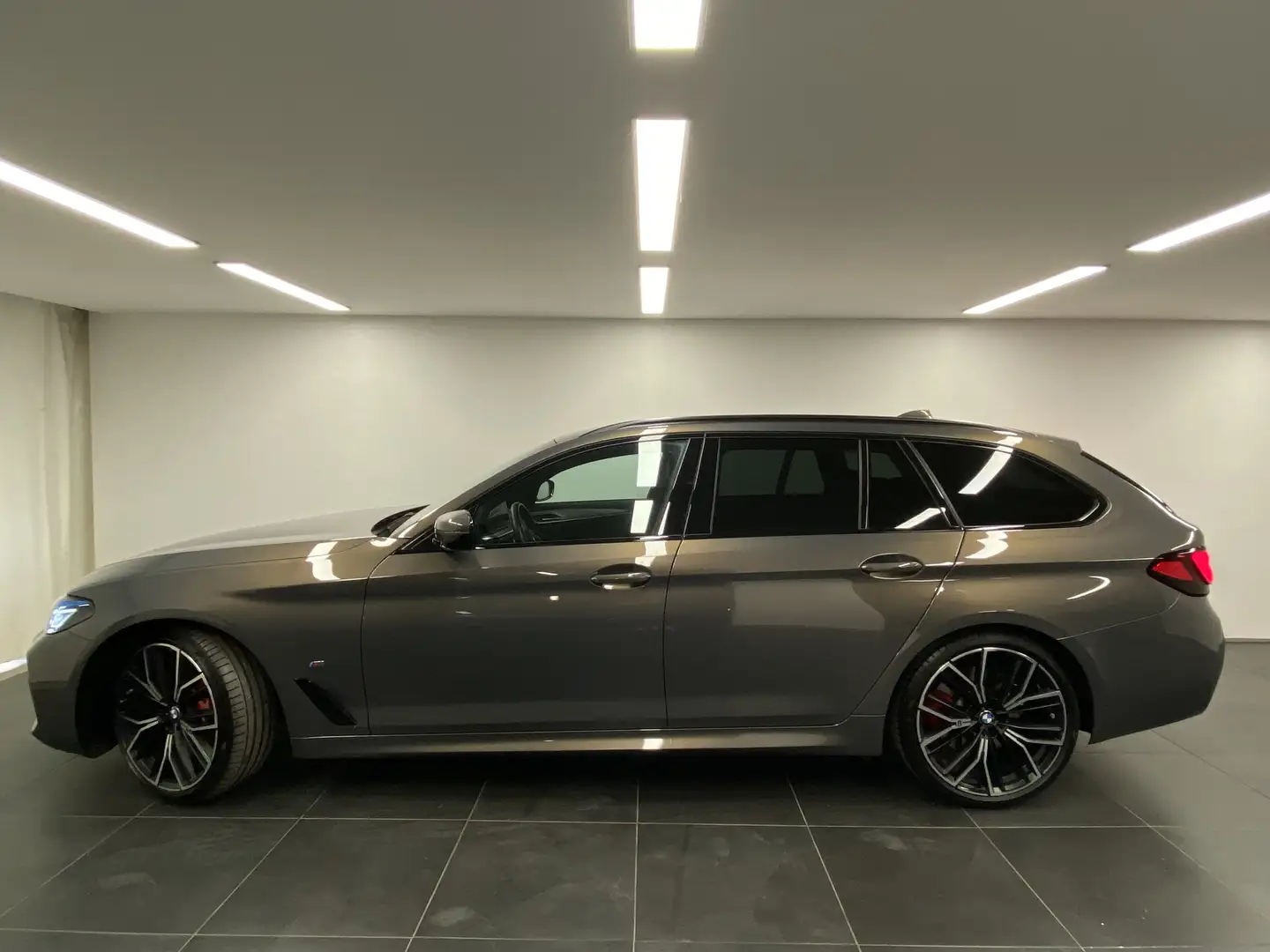 BMW 540 i xDrive Touring M Sportpaket Pro DA. Prof. Parkas Grau - 2