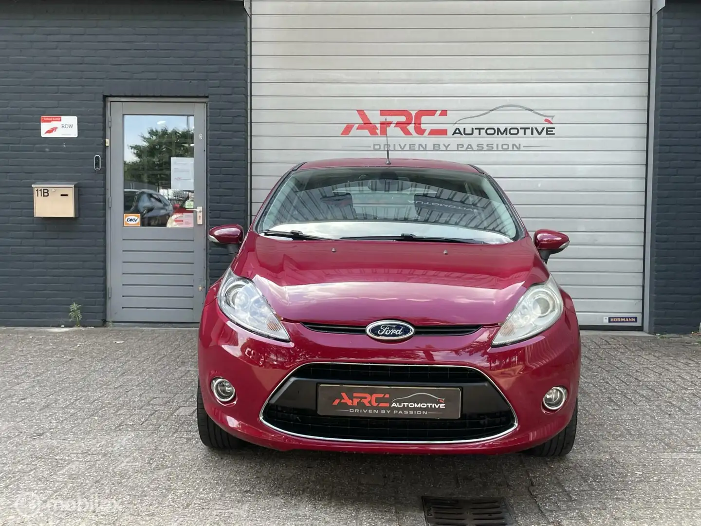 Ford Fiesta 1.25 Titanium - Airco - Cruise - Nieuwe APK! Paars - 2