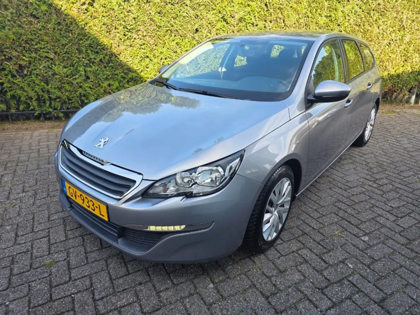 Peugeot 308 1.2 PureTech Navi, nieuwe servicebeurt Gris - 1