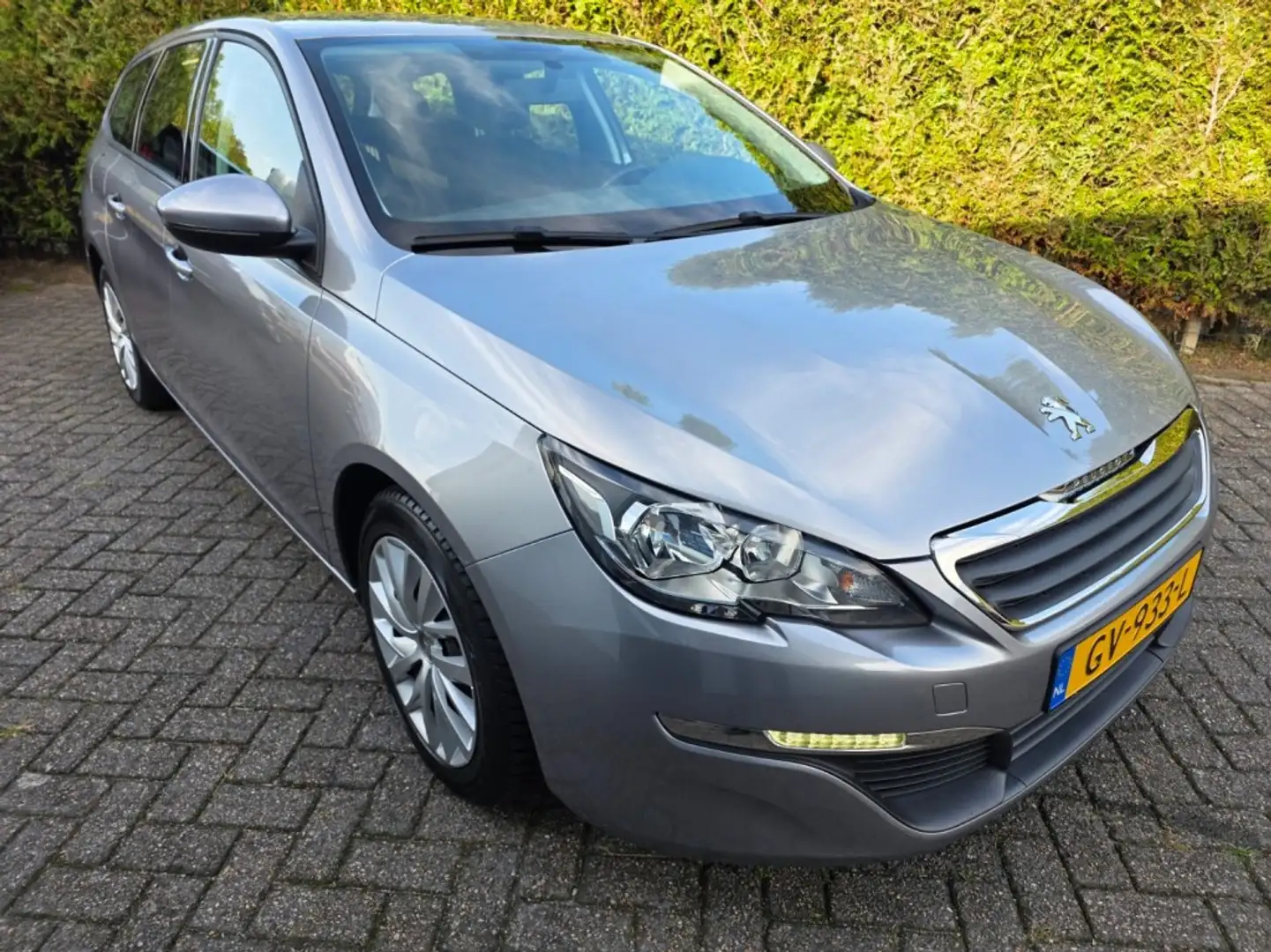 Peugeot 308 1.2 PureTech Navi, nieuwe servicebeurt Gris - 2
