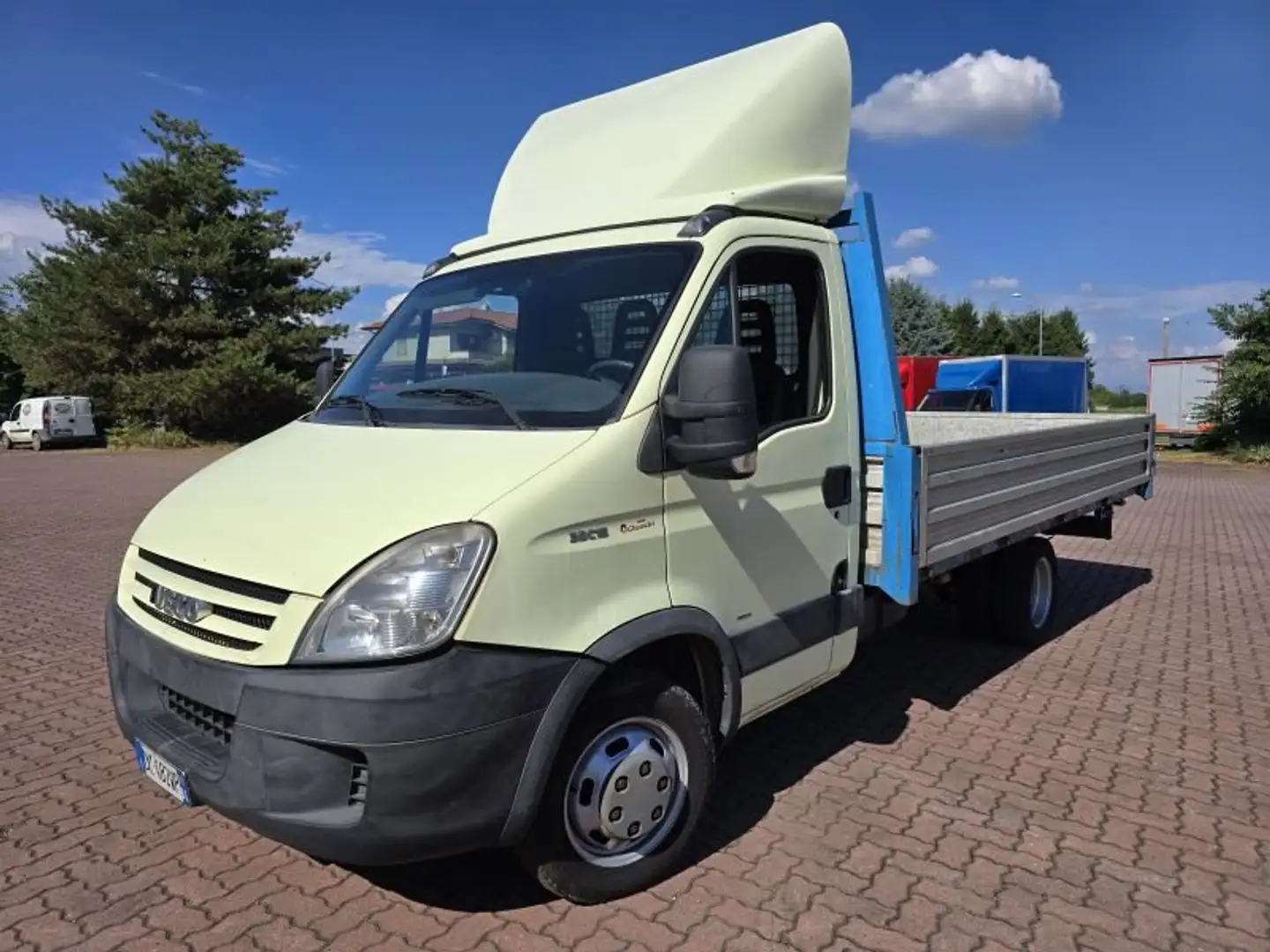 Iveco Daily 35C15 cassone fisso Giallo - 2