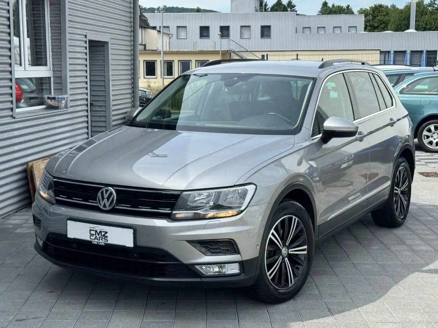 Volkswagen Tiguan Comfortline BMT/Start-Stopp*AHK*Kamera* Plateado - 1