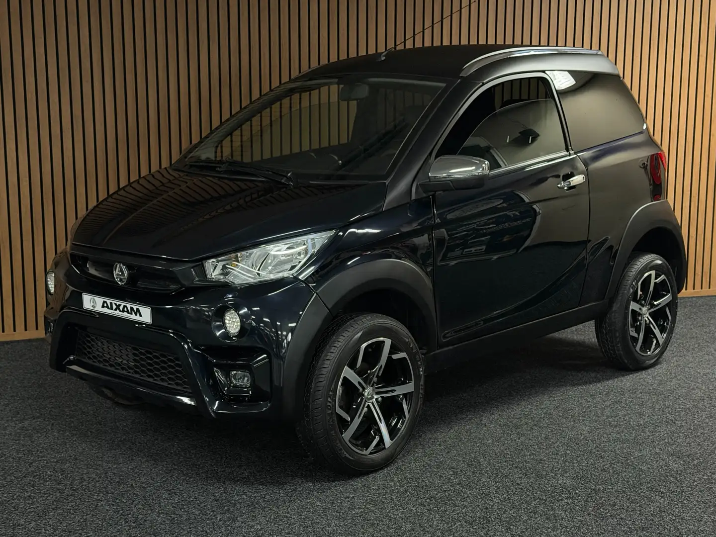 Aixam Crossover Black XL Kofferraum 8 PS Kubota | RFK - 2