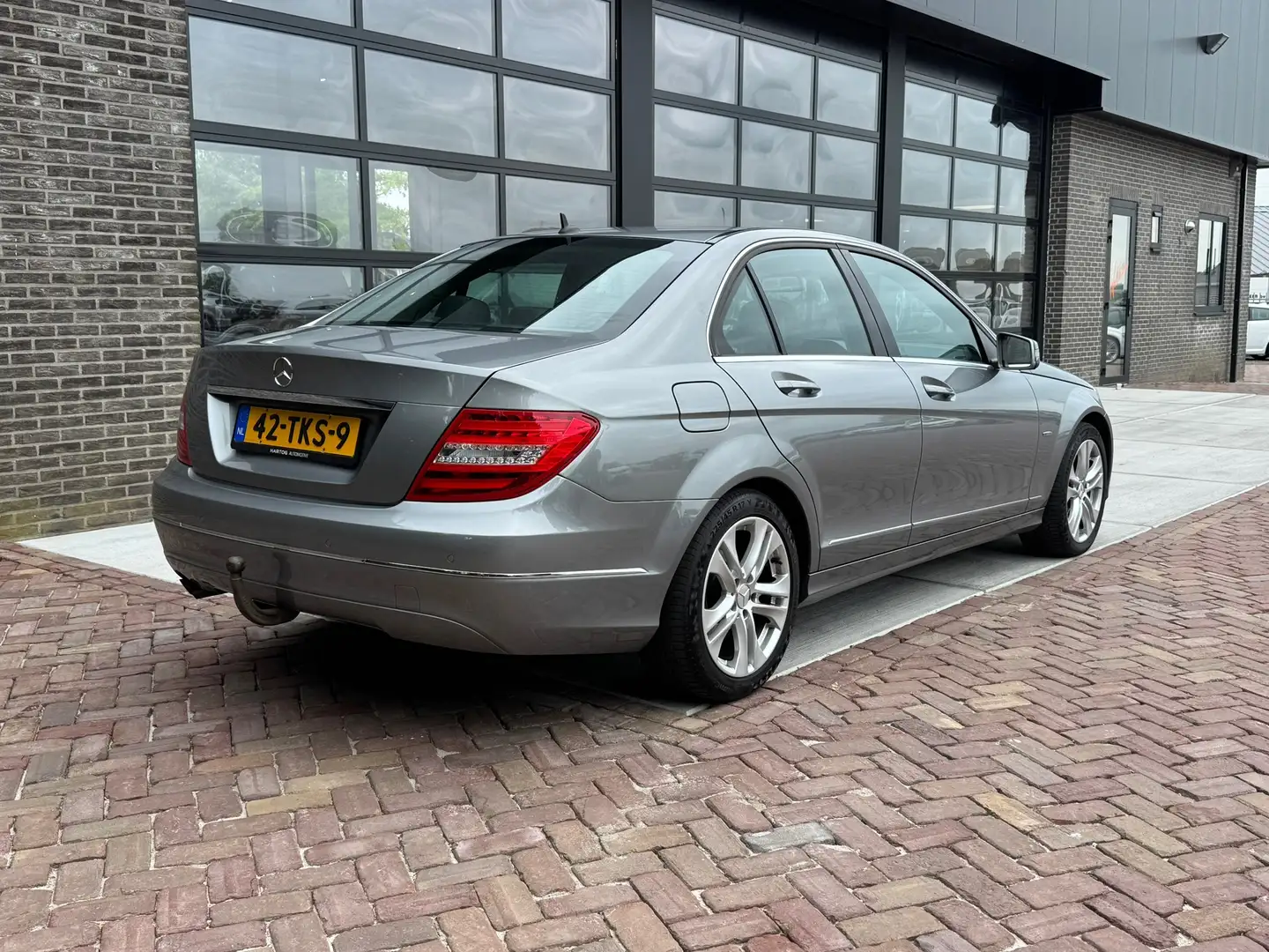 Mercedes-Benz C 180 Premium Edition | Autm | 1/2 Leer | Navi | Stoelve Gris - 2