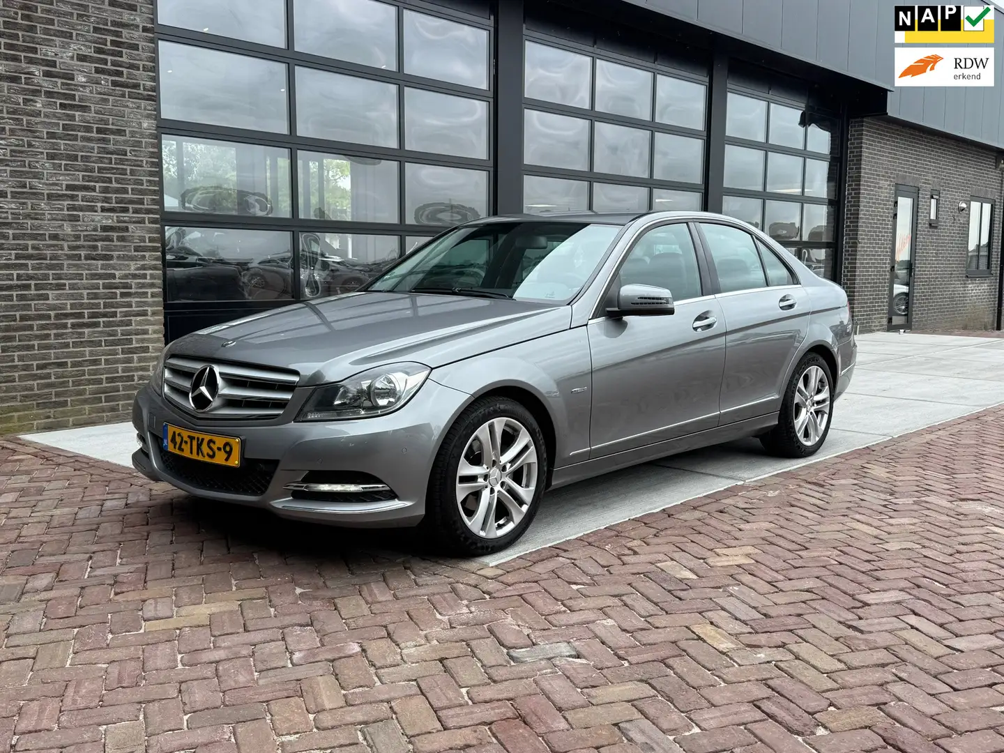 Mercedes-Benz C 180 Premium Edition | Autm | 1/2 Leer | Navi | Stoelve Gris - 1