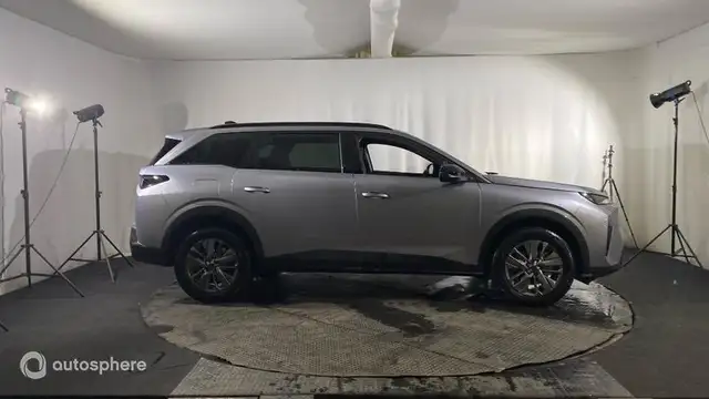 Peugeot 5008 view 4