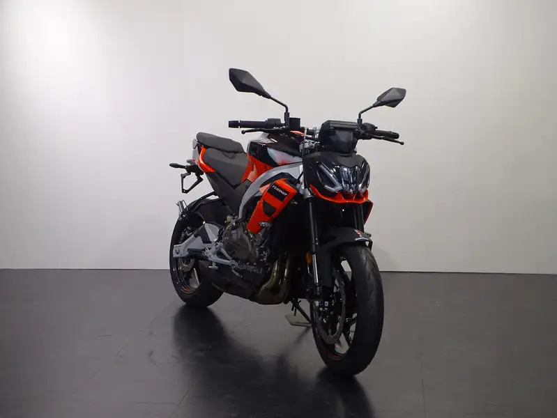 Aprilia Tuono - foto 2