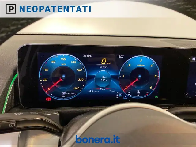 Mercedes-Benz GLB view 13