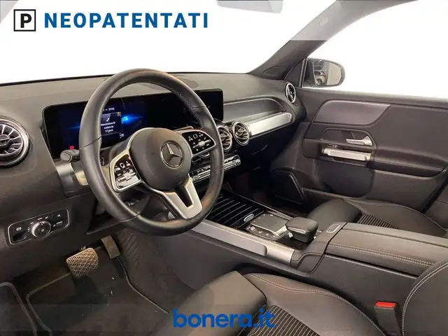 Mercedes-Benz GLB view 9