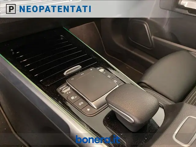Mercedes-Benz GLB view 14