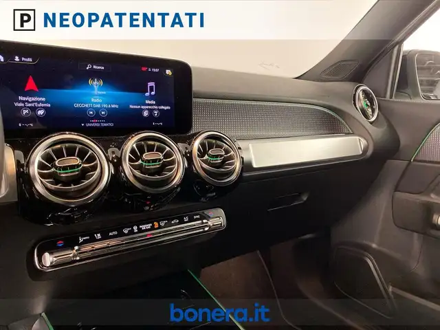 Mercedes-Benz GLB view 12