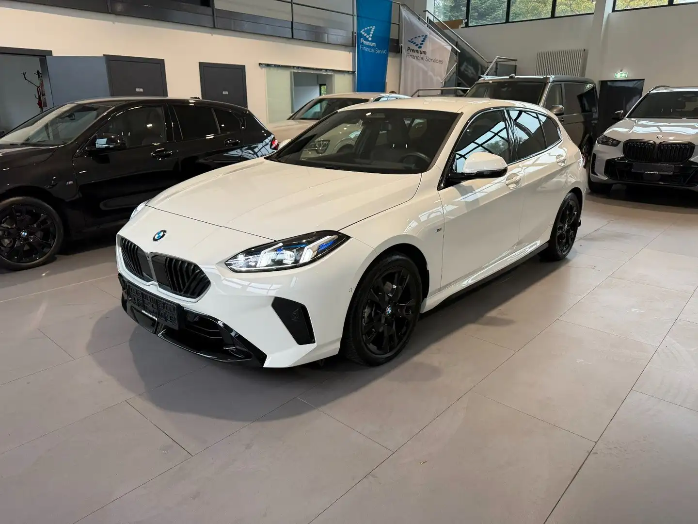 BMW 120 d M Sport AID/HUD/360°/H&K/LEDER/KEY/LED/AHK Blanc - 1