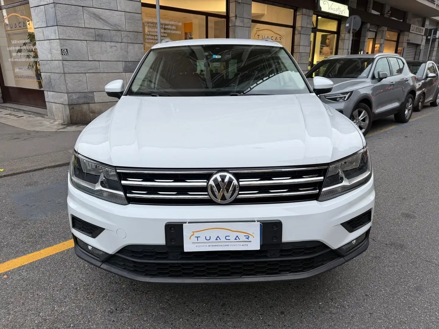 Volkswagen Tiguan Business 2.0 TDI Wit - 2