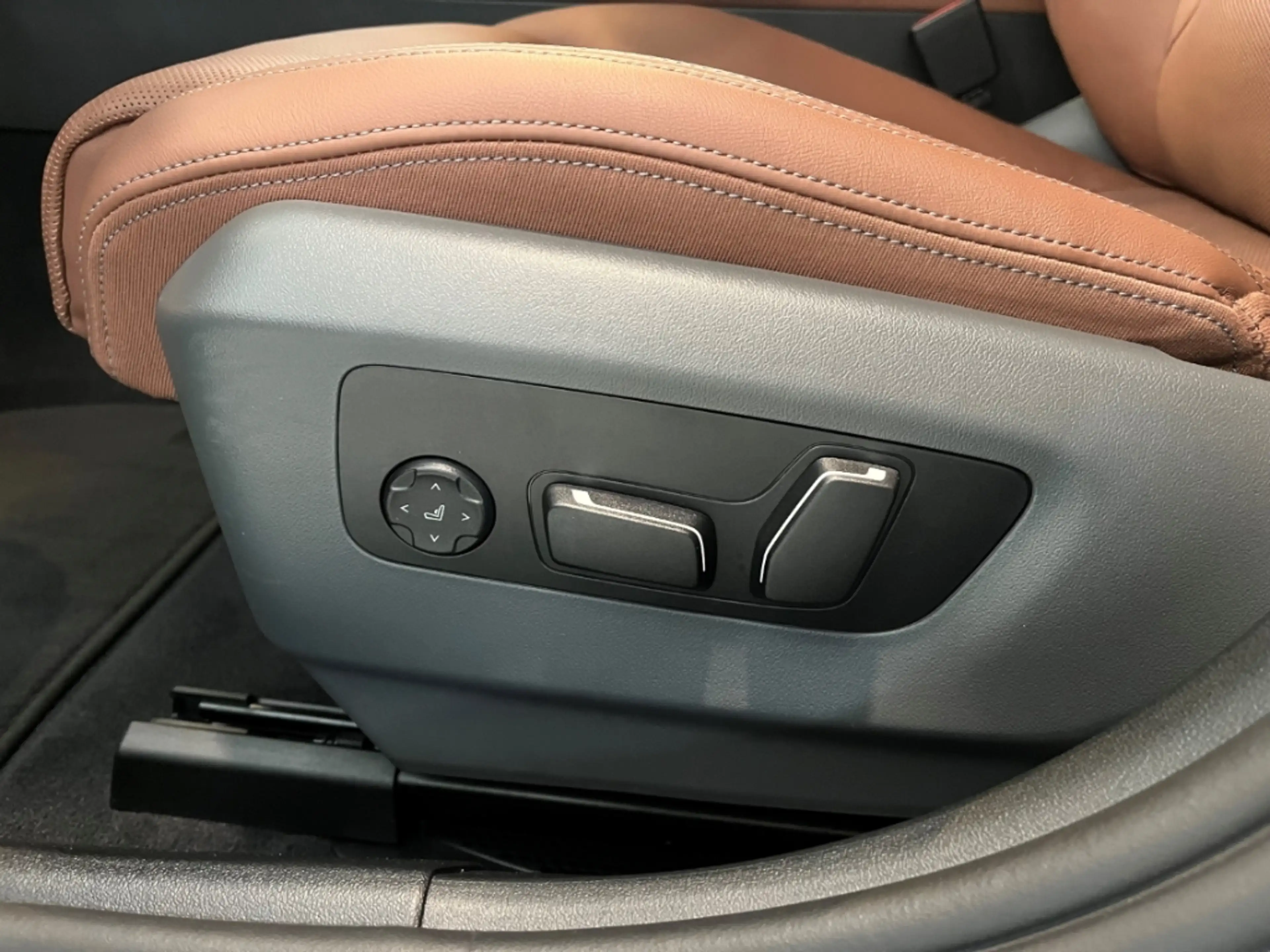 BMW 520 d Touring M SportPro 21'' Klimasitze  B&W Travel+C — photo 8