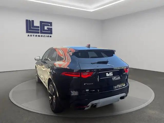 Jaguar F-Pace view 9