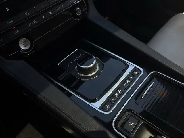 Jaguar F-Pace view 11