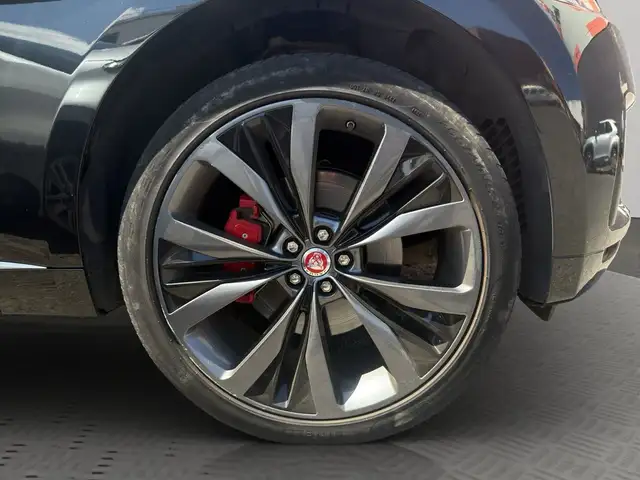 Jaguar F-Pace view 8